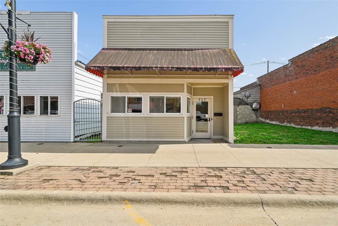 https://bt-photos.global.ssl.fastly.net/cedarrapids/1280_boomver_1_2604064-2.jpg