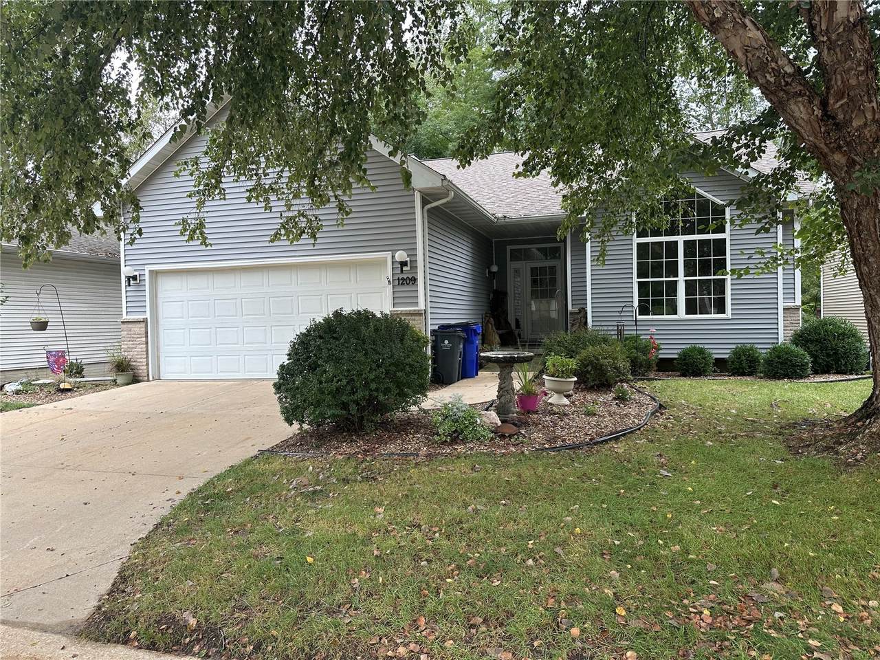 1209 Forest Glen Court - Photo 1
