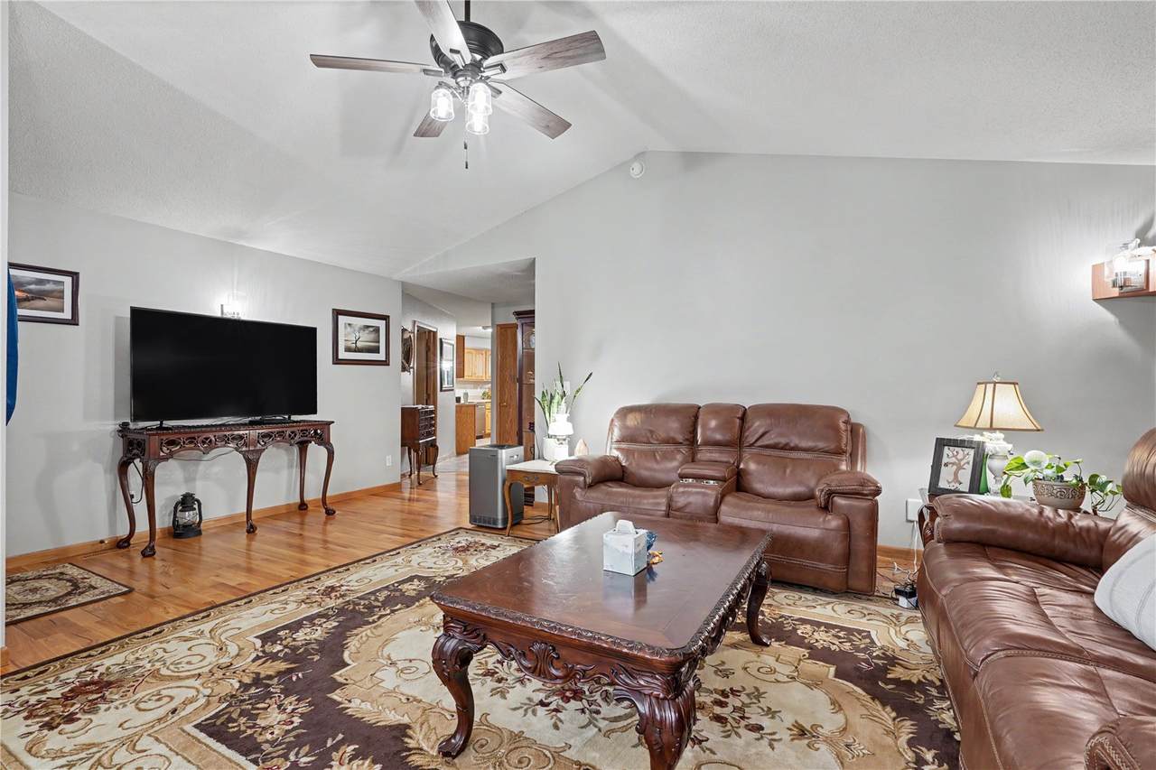 https://bt-photos.global.ssl.fastly.net/cedarrapids/1280_boomver_2_2606865-2.jpg