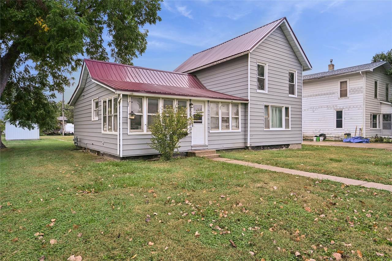 906 6th Avenue - Photo 1
