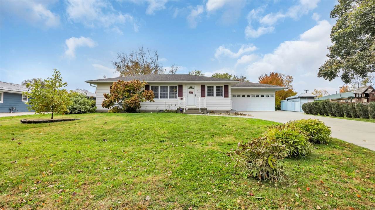 218 Riverview Drive - Photo 1