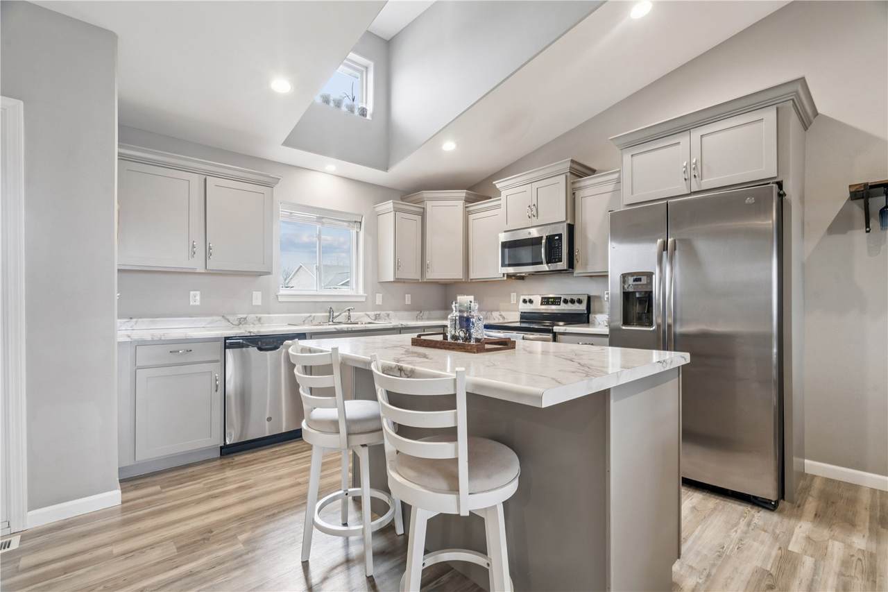 3001 Sherwood Drive - Photo 1