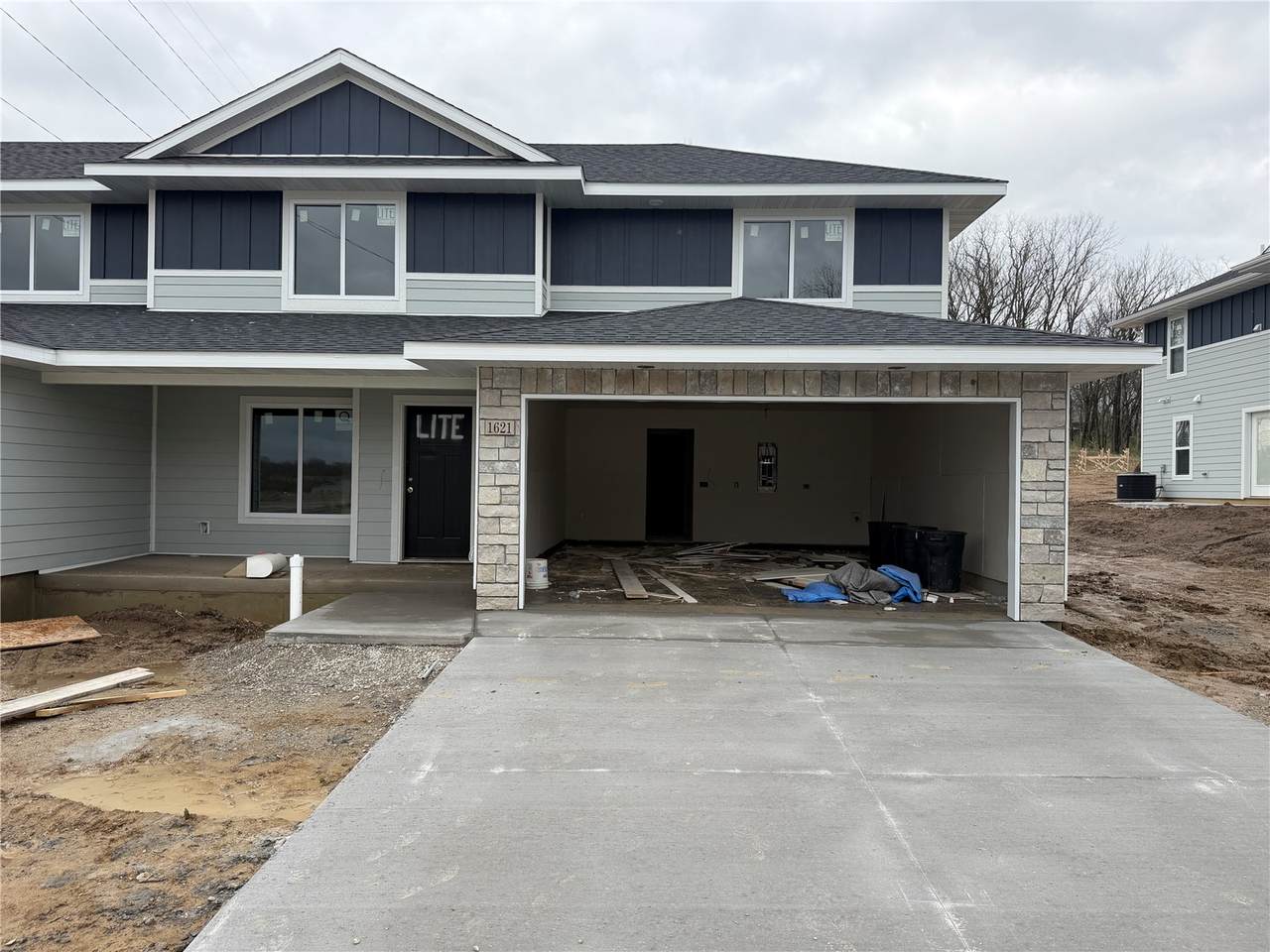 1621 Mitchell Place - Photo 1