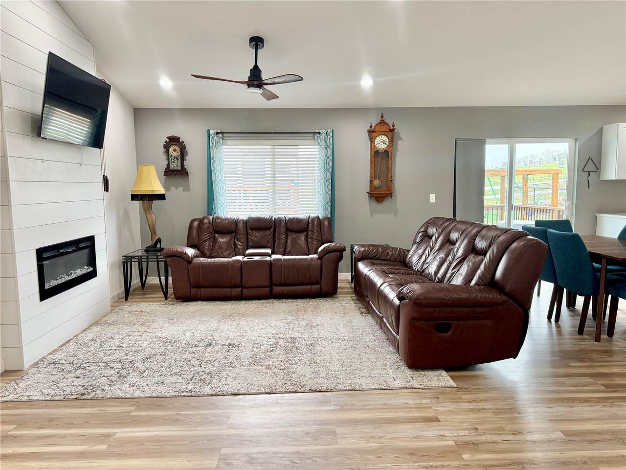 https://bt-photos.global.ssl.fastly.net/cedarrapids/orig_boomver_3_2602143-2.jpg