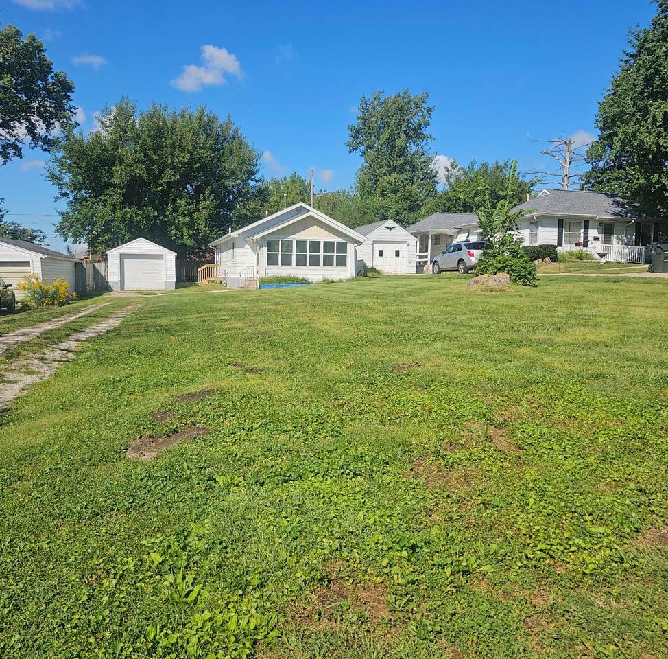 1325 Maplewood Drive - Photo 1