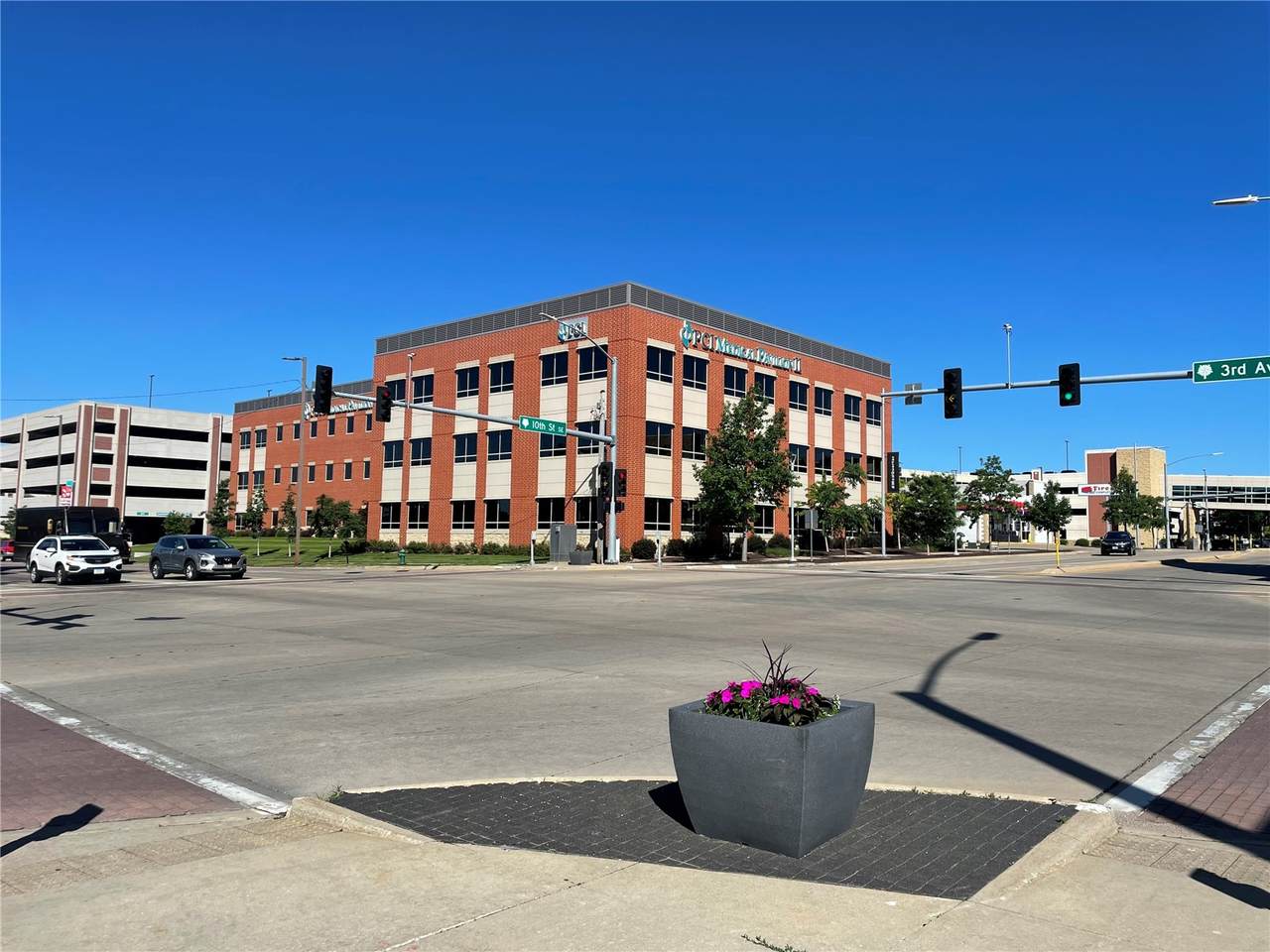https://bt-photos.global.ssl.fastly.net/cedarrapids/1280_boomver_9_1901063-2.jpg