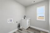 808 Crestview - Photo 32
