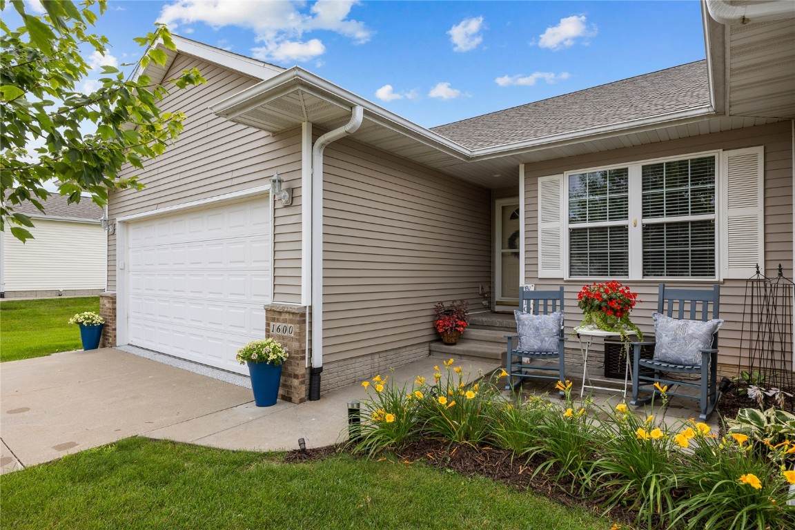 1600 Hunters Creek Way - Photo 1