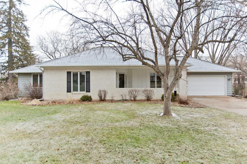 140 Ashcombe - Photo 1