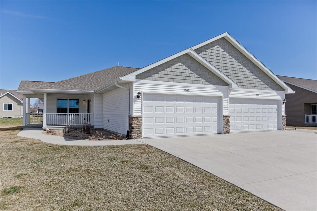 1008 Acacia Drive - Photo 1
