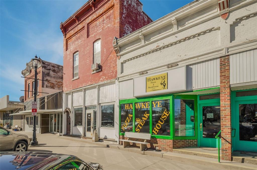 1185 Court Avenue - Photo 1