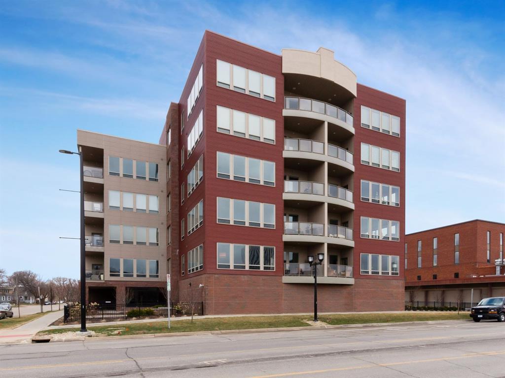100 4th Avenue - Photo 1