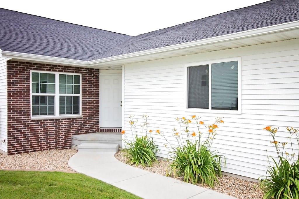 615 Lincoln Drive - Photo 1