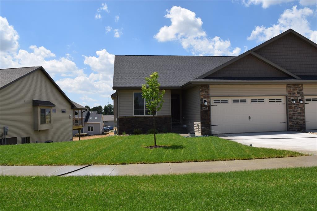 1303 Creekside Drive - Photo 1
