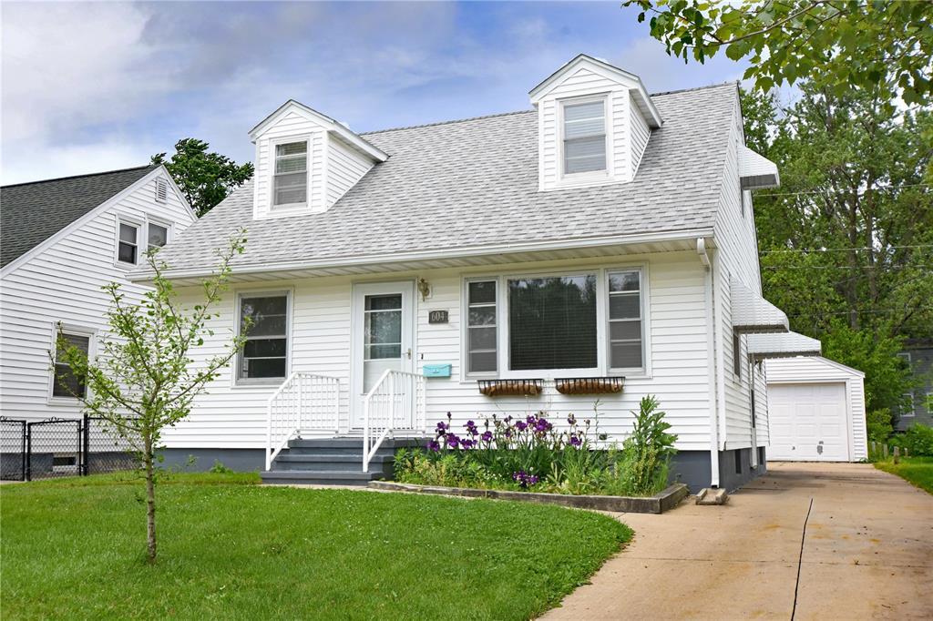 604 40th Street - Photo 1