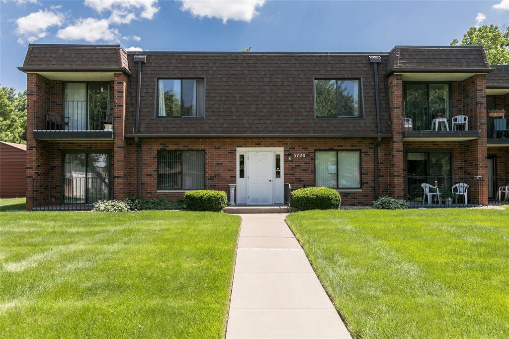 5720 Golden Court - Photo 1