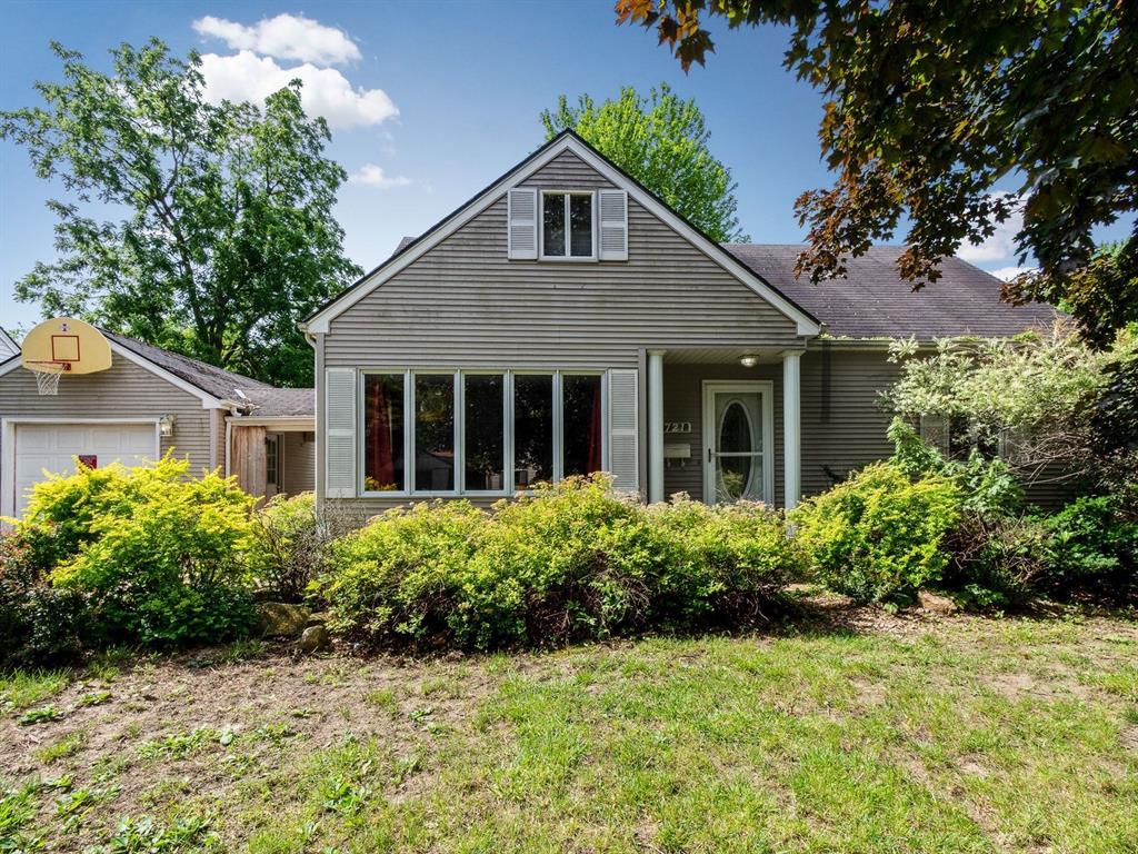 721 37th Street - Photo 1