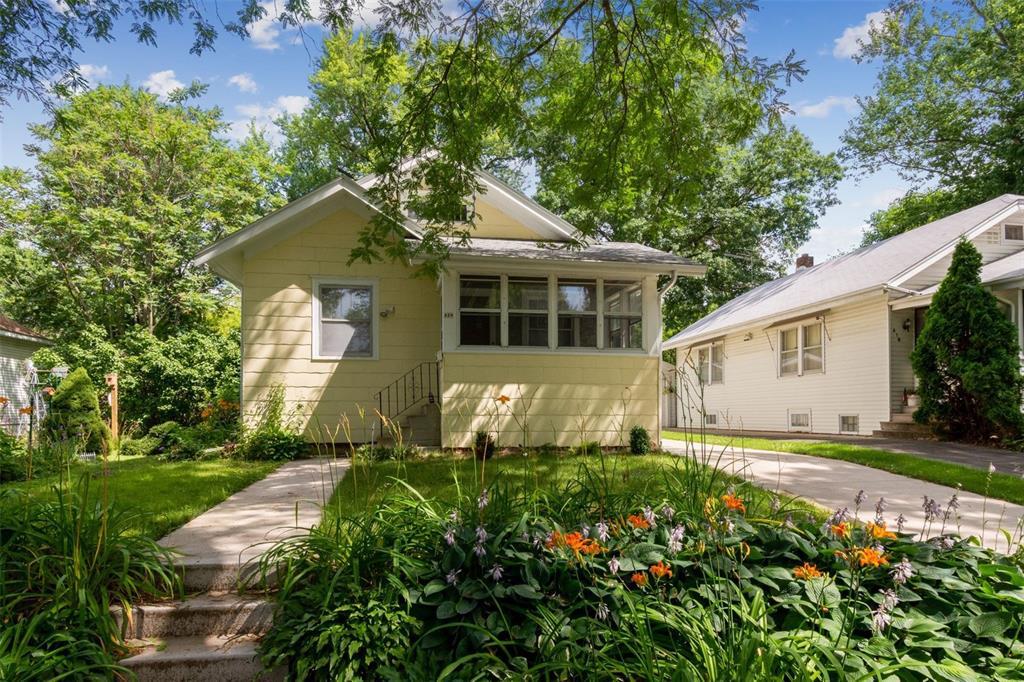 420 33rd Street - Photo 1