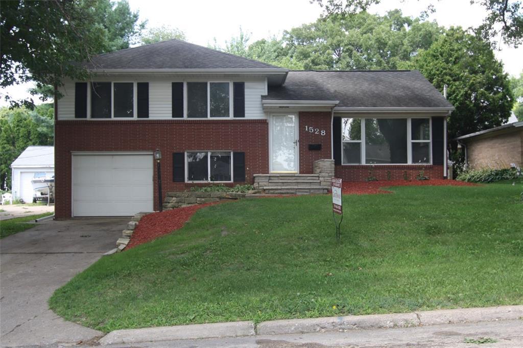 1528 9th Avenue - Photo 1
