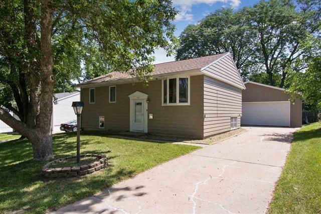 905 6th Street - Photo 1