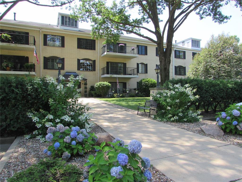 100 Thompson Drive - Photo 1