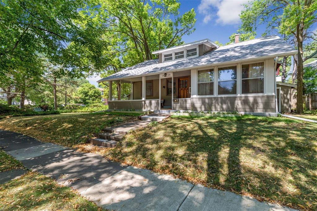 1610 Grande Avenue - Photo 1