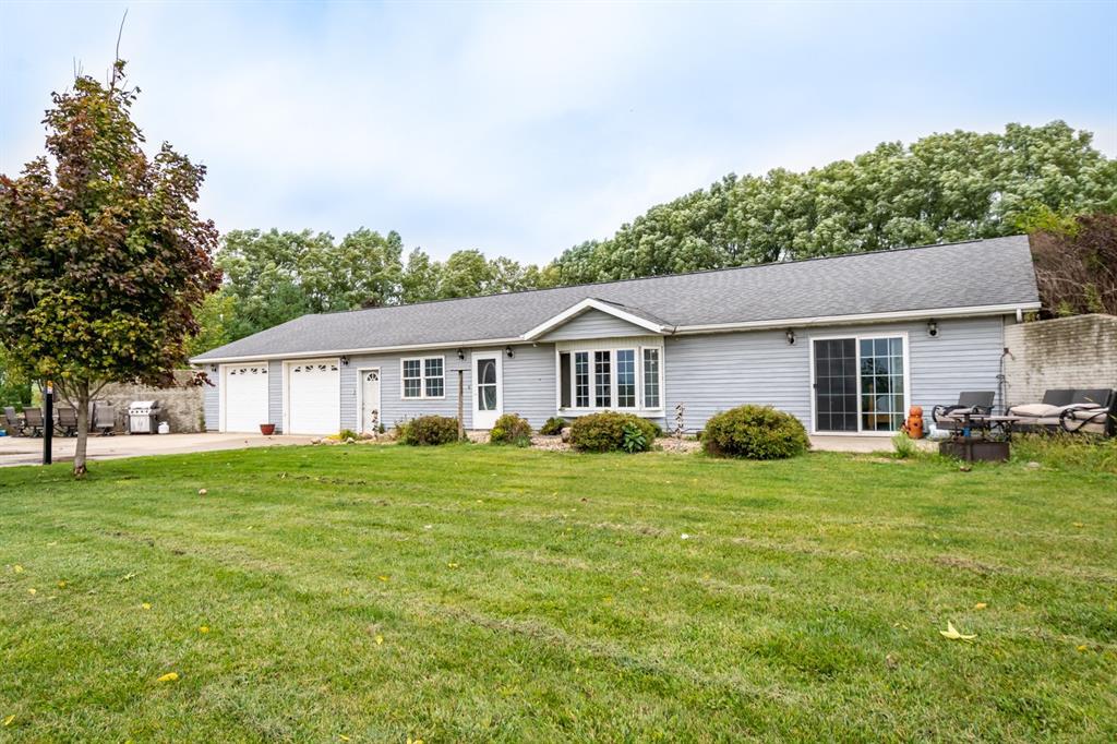 8502 215th Avenue - Photo 1