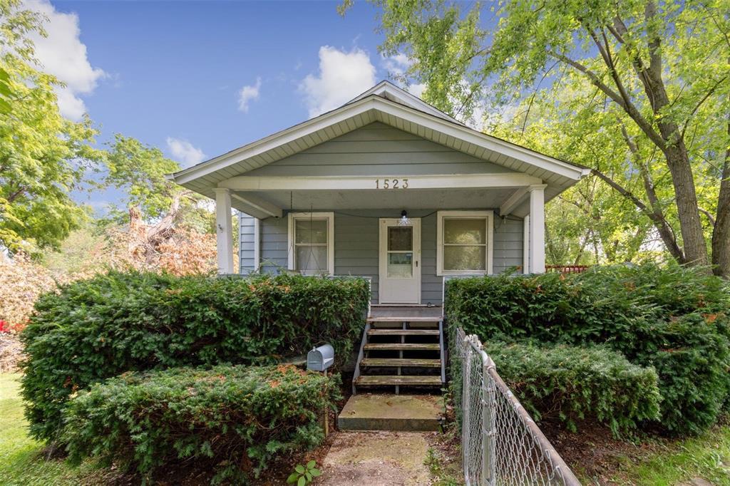 1523 8th Street - Photo 1