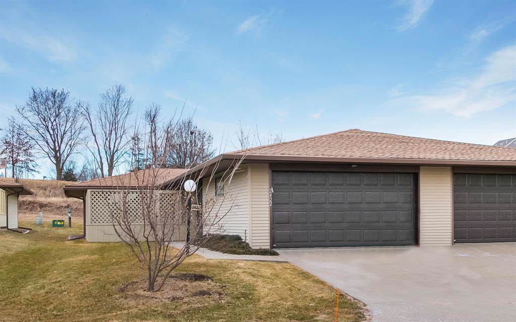 2422 Walden Court - Photo 1