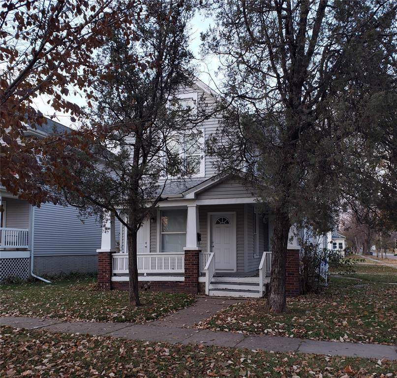 700 G Avenue - Photo 1