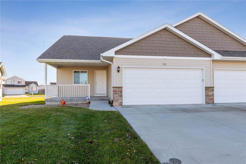 723 Crescent View Drive - Photo 1