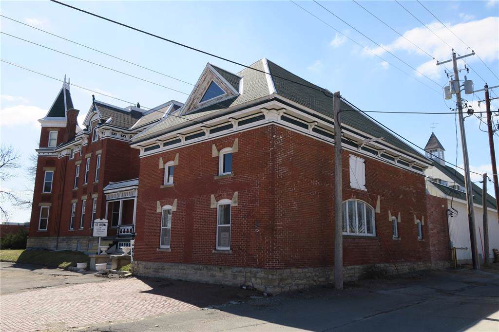 129 12th Street - Photo 1