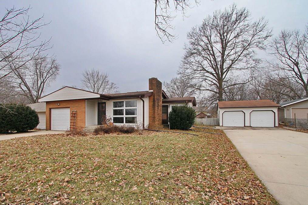 714 10th Avenue - Photo 1