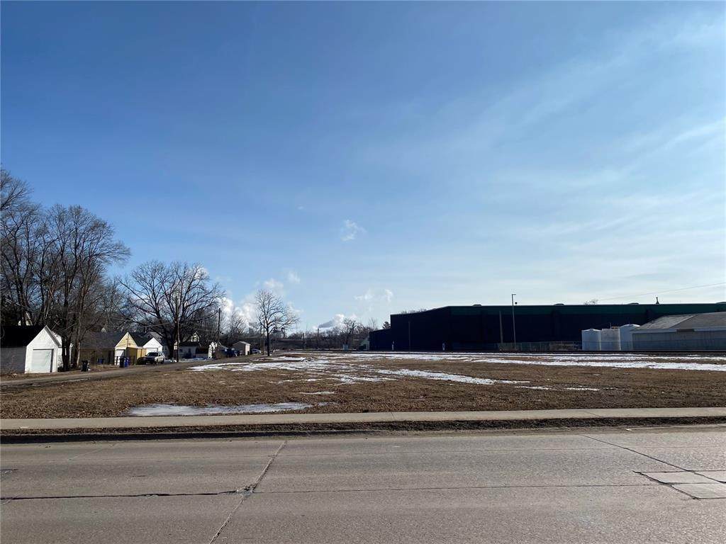 919 6th Street - Photo 1