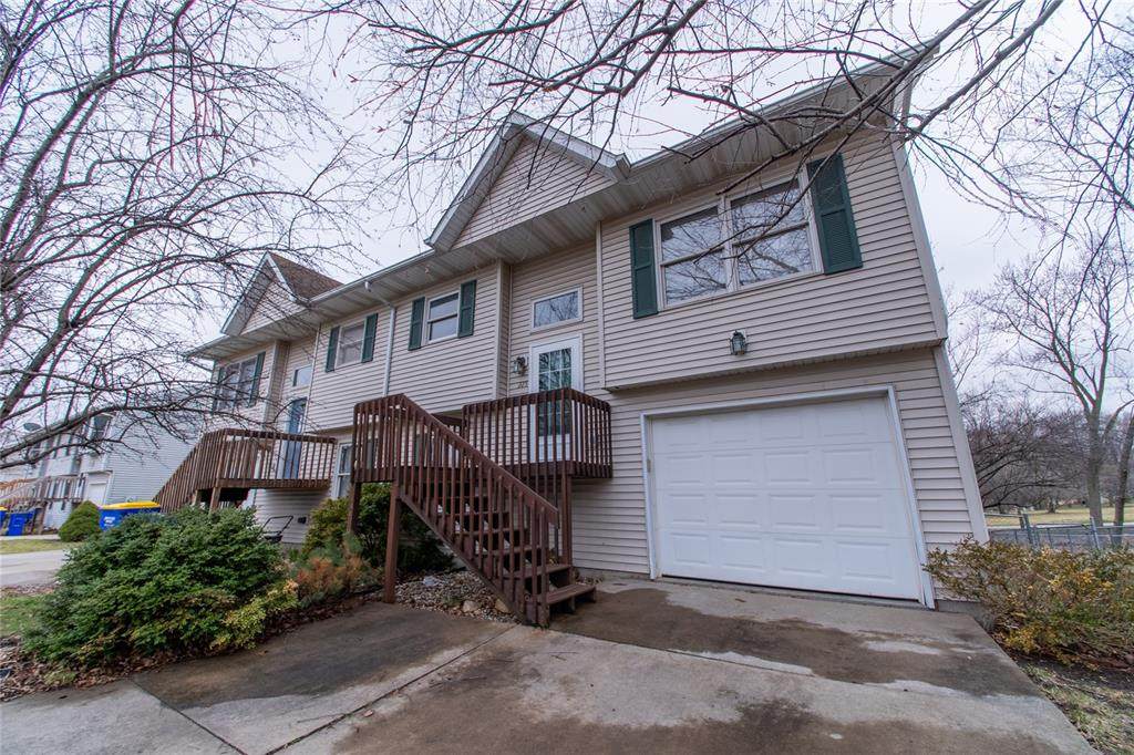 225 Parkview - Photo 1