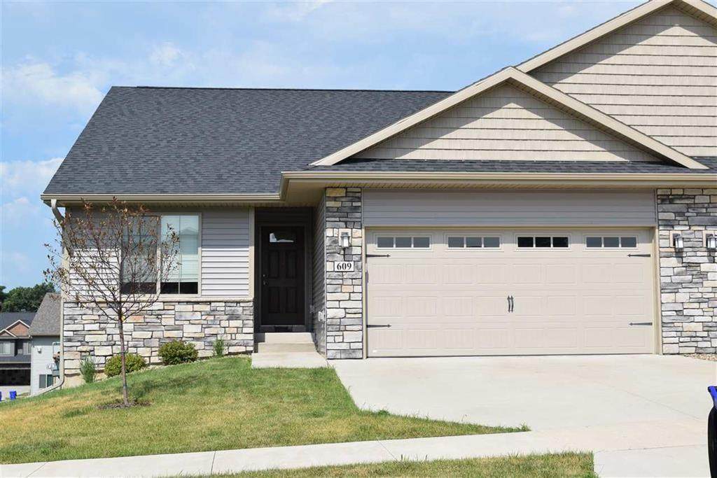 1009 Creekside Drive - Photo 1