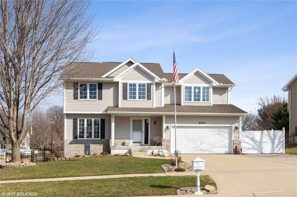 6934 Winthrop Road - Photo 1