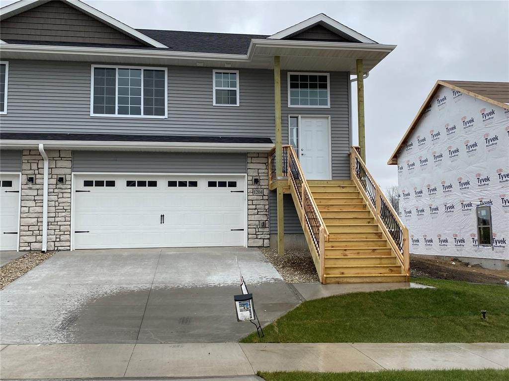 1024 Creekside Drive - Photo 1