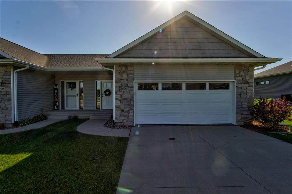 1537 Cedar Springs Ct - Photo 1