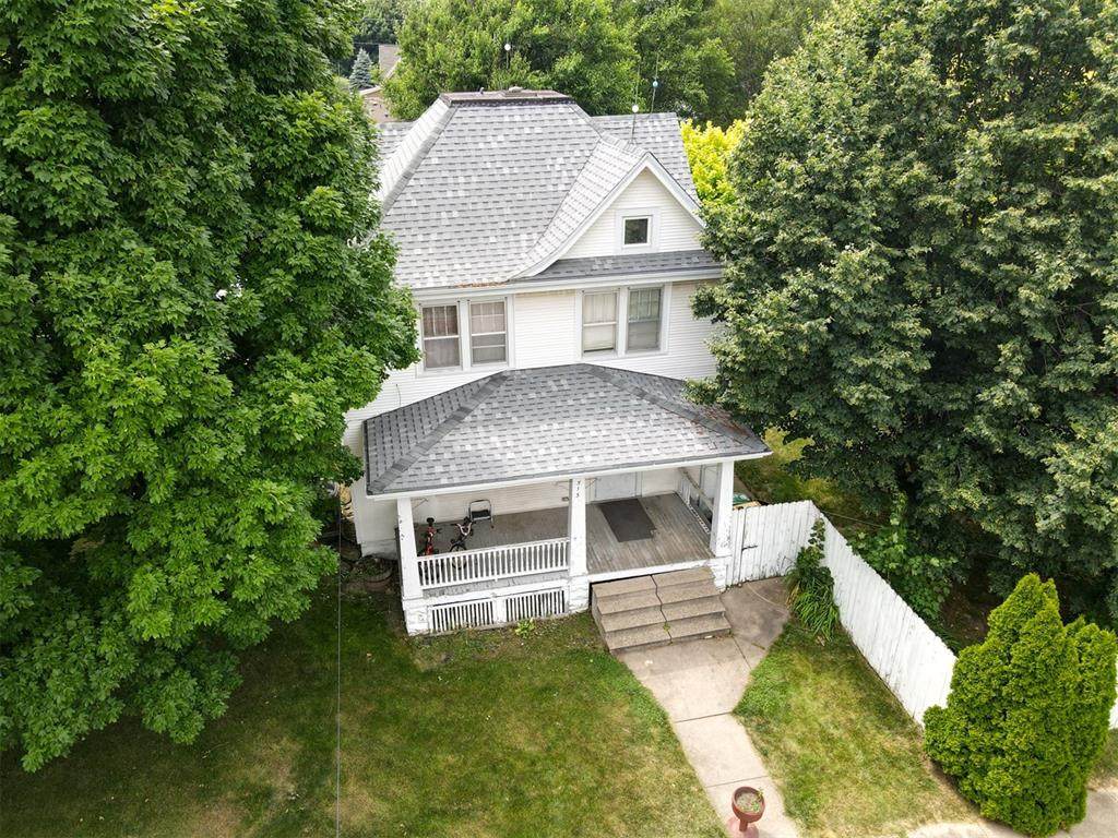 513 Dubuque Street - Photo 1