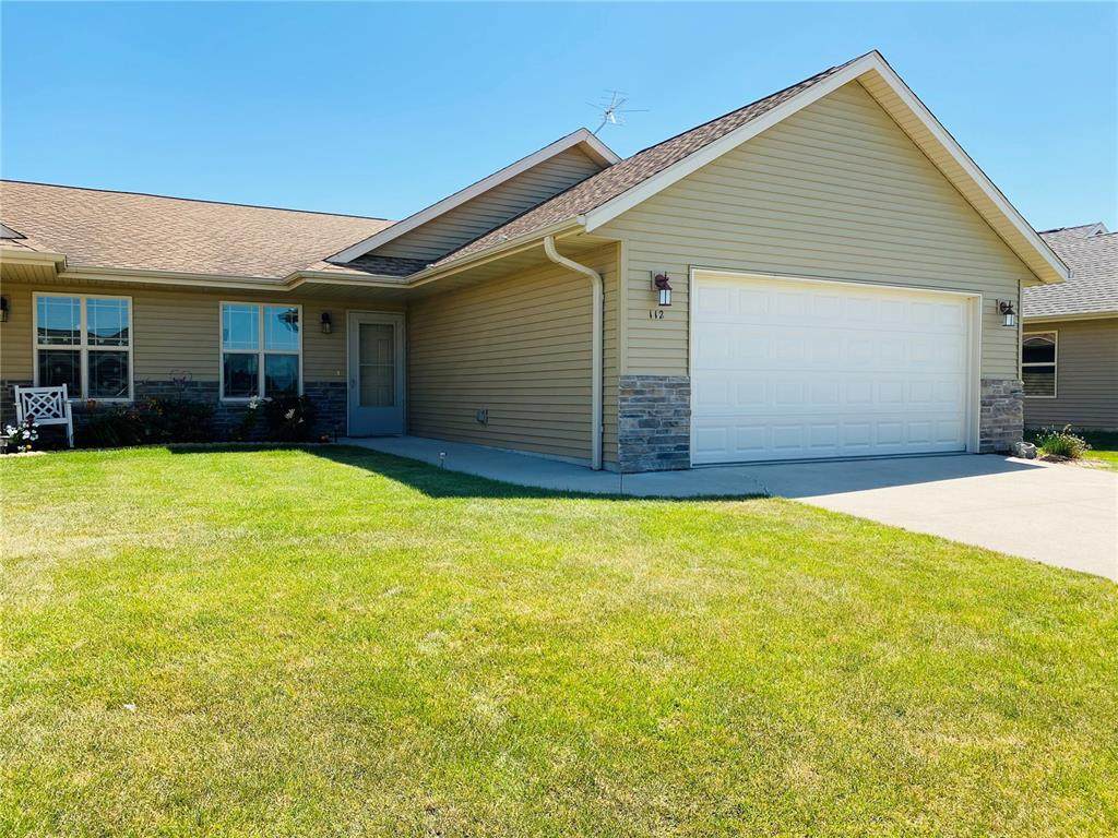 112 Hampton Circle - Photo 1