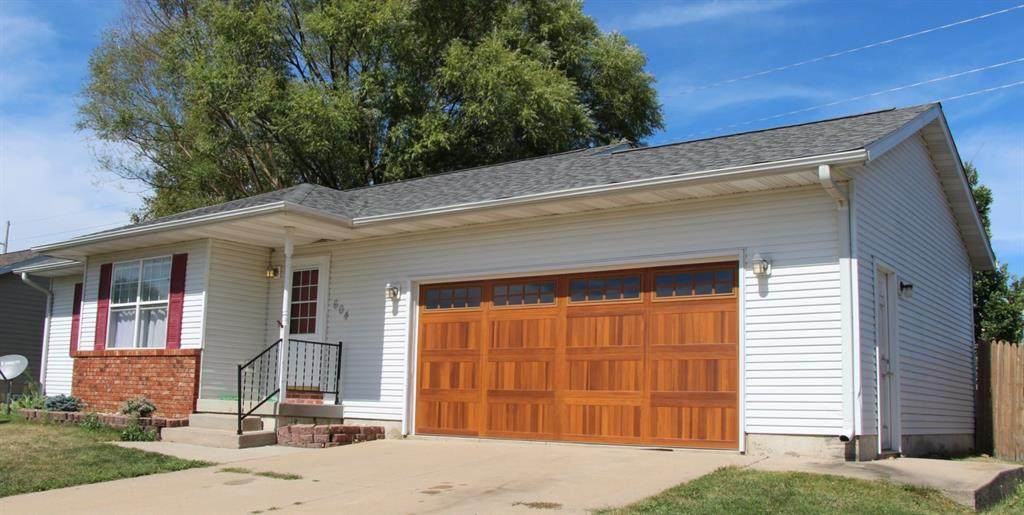 604 Eastwood Drive - Photo 1