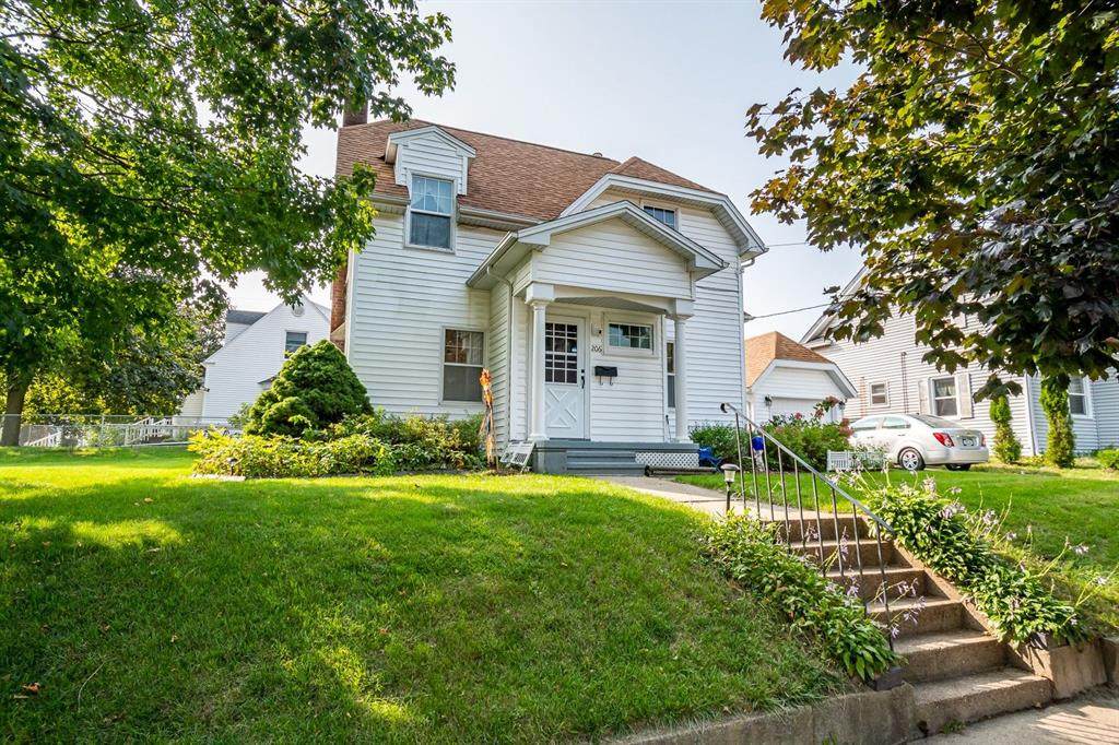 206 Davis Street - Photo 1