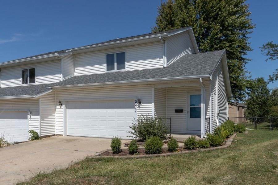 2217 Oakleaf Street - Photo 1