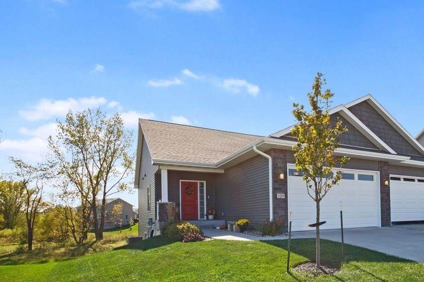 1215 Daisy Circle - Photo 1