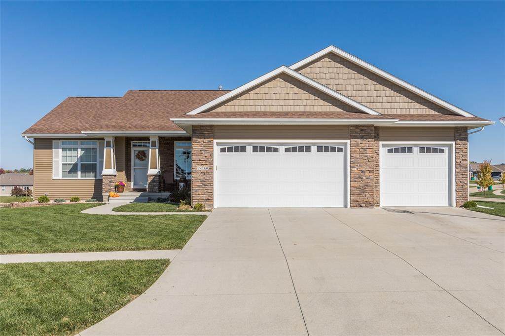3030 Ridgeview Drive - Photo 1