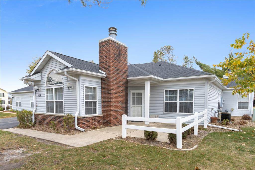 4552 Maureen Drive - Photo 1
