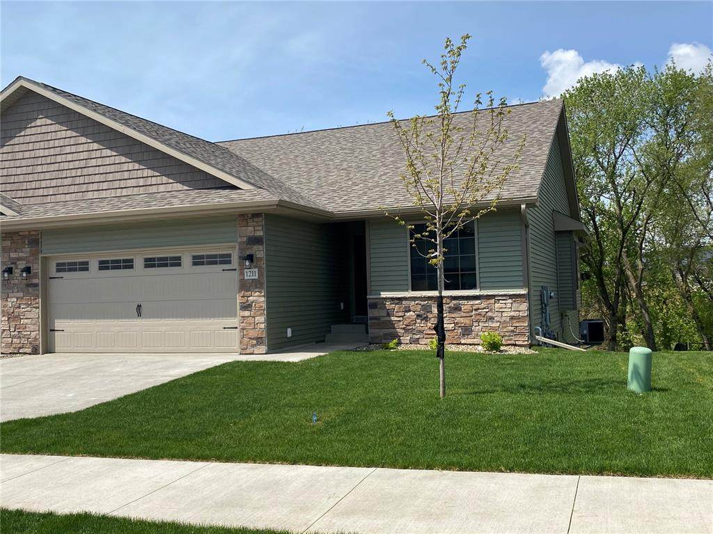 908 Creekside Drive - Photo 1