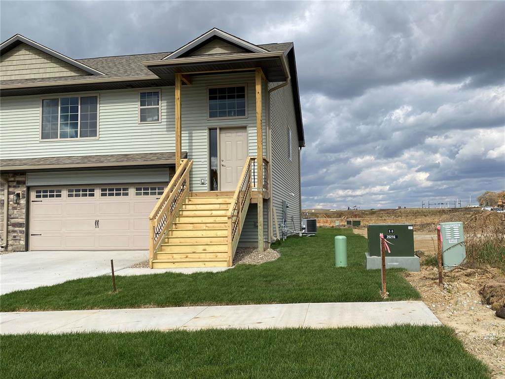1016 Creekside Drive - Photo 1