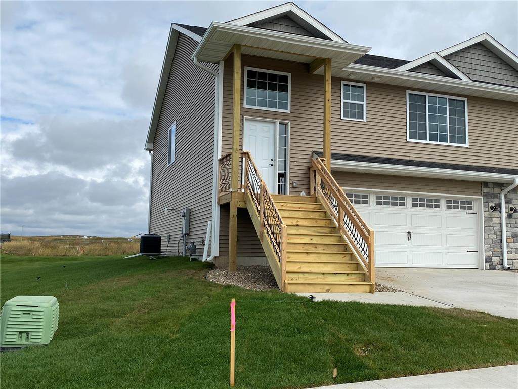 1018 Creekside Drive - Photo 1